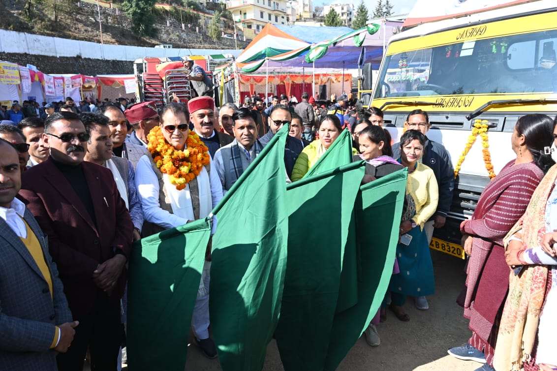 मंत्री ने किया ‘विकसित भारत संकल्प यात्रा‘‘ रथों को हरी झंडी दिखाकर रवाना